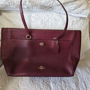 Beautiful Coach burgundy pebble leather tote